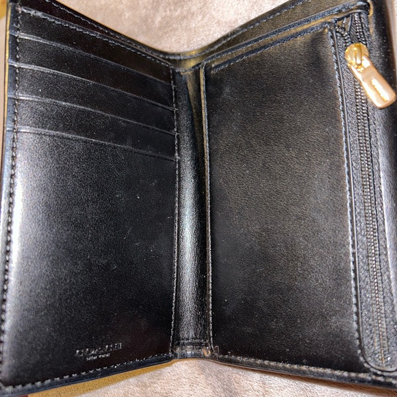 COACH Jade medium envelope wallet black and dark brown like new - Picture 3 of 4